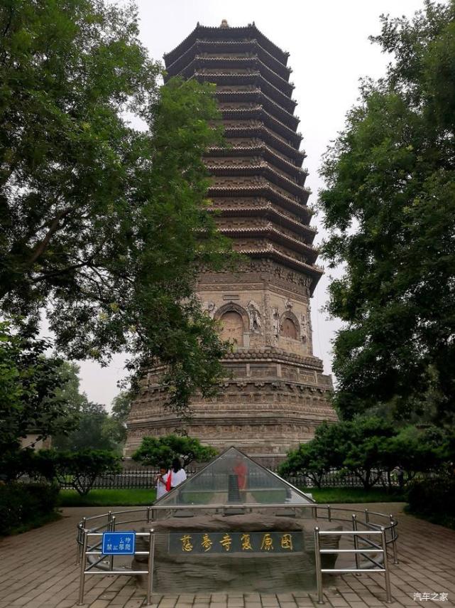 慈寿寺塔,原名永安万寿塔,又名慈寿塔,俗称玲珑塔,始建于明万历四年