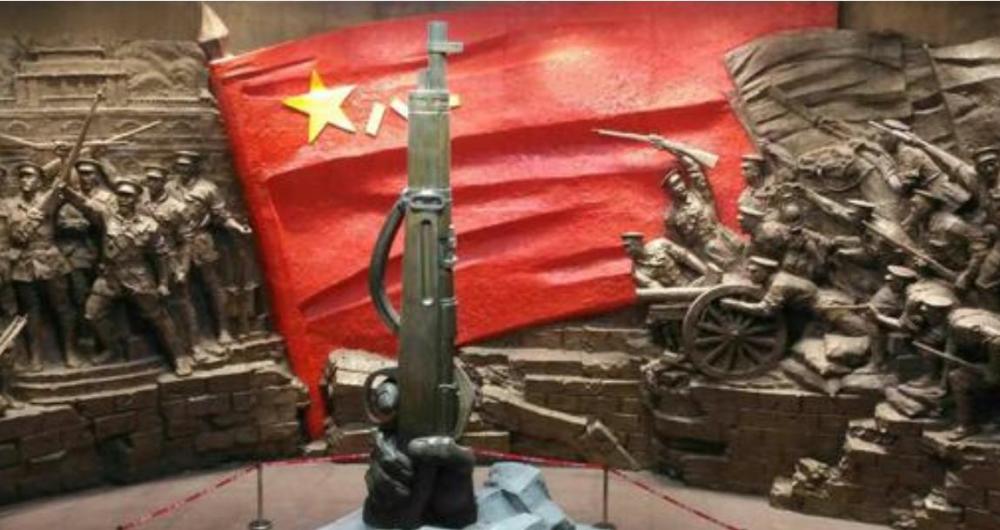 他在南昌起义中,率5000起义军临阵投敌,建国后授衔上将成副主席