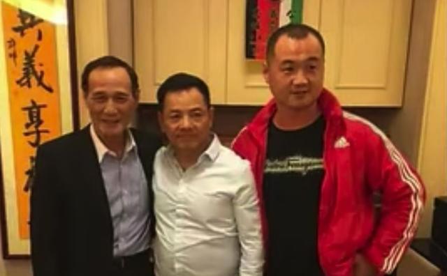 为让向华强离澳门,崩牙驹枪指赌王,霍英东一通电话乖乖让他道歉