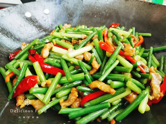 饭店里的蒜苔炒肉为什么好吃教你一个秘招