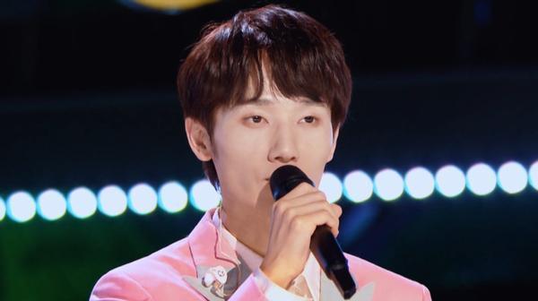 新歌声冠军参加创造营4前辈周深成导师他卖力表演当学员