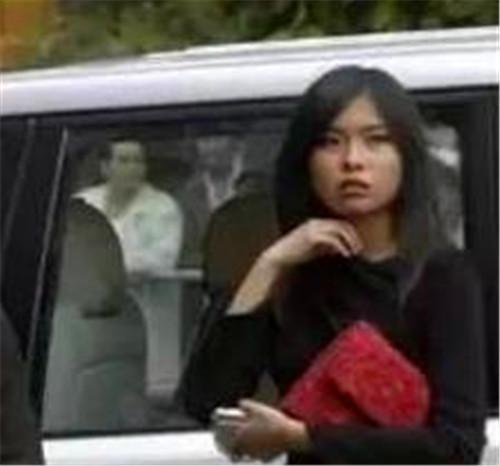 那位在奢侈品店打工,意外嫁给王子成欧洲首位王妃的李然,现怎样