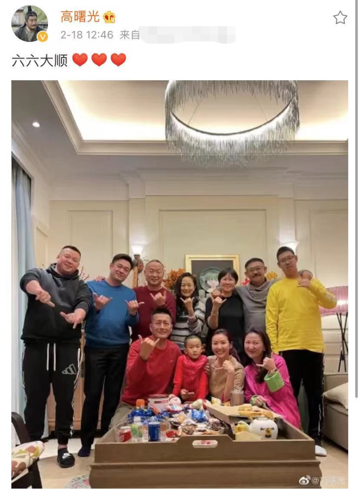 江珊前夫高曙光晒全家福,小52岁儿子和娇妻甜笑,豪宅内景奢华