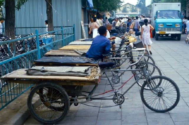 老照片:80年代的交通工具,你见过吗?