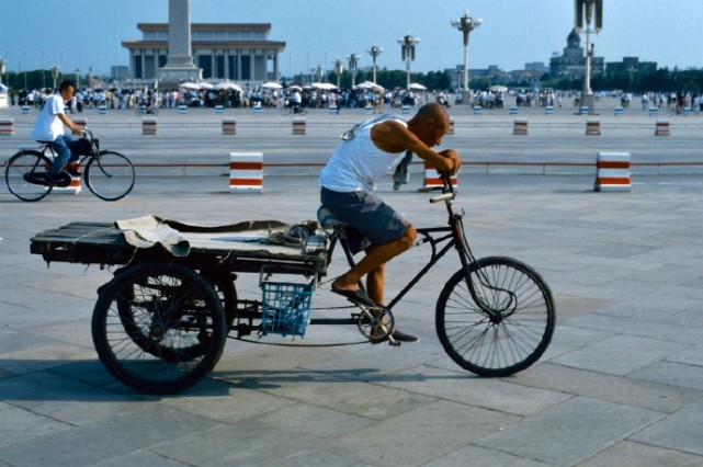 老照片:80年代的交通工具,你见过吗?