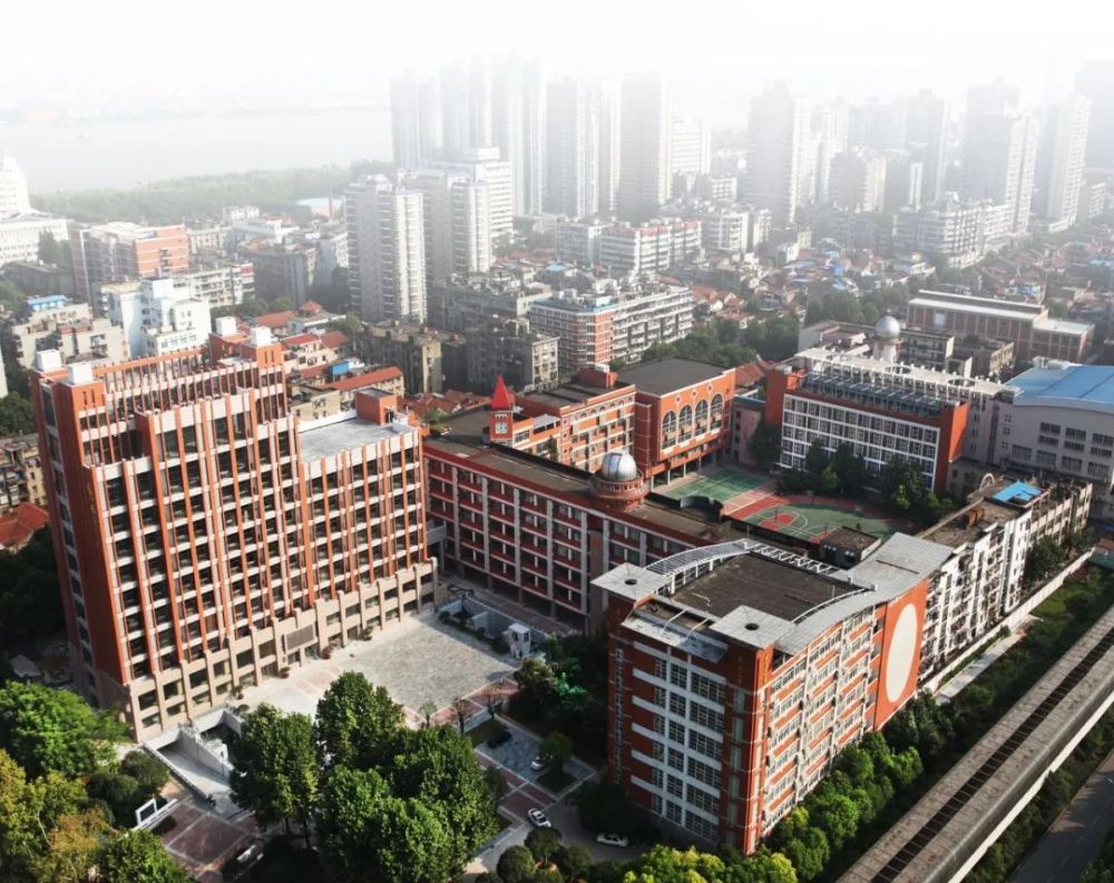 我和我的学校武汉市第二中学校长任能祥教人求真10期