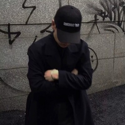 16张小众ins男生头像 成熟又酷
