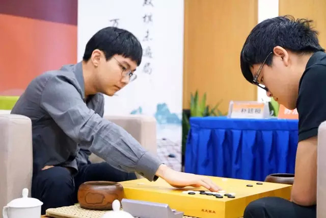 本周围棋报道:柯洁走出阴霾,崔精朴廷桓爆冷负初段