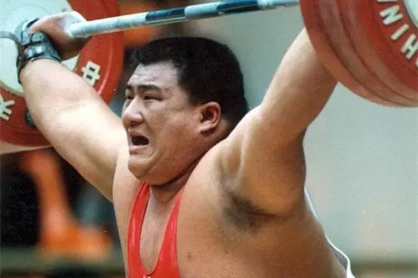 中国第一大力士:生前斩获60多个冠军,33岁去世时家中仅有300元