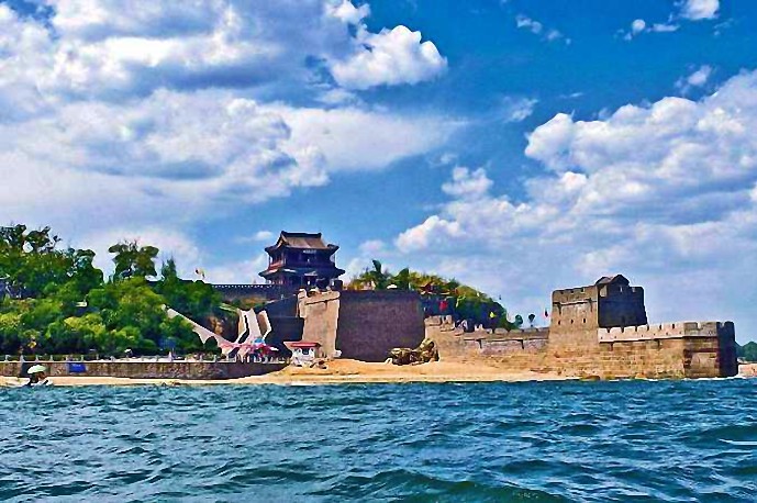 河北省有个著名的景区,叫做山海关,一年四季都适合游玩赏景拍照