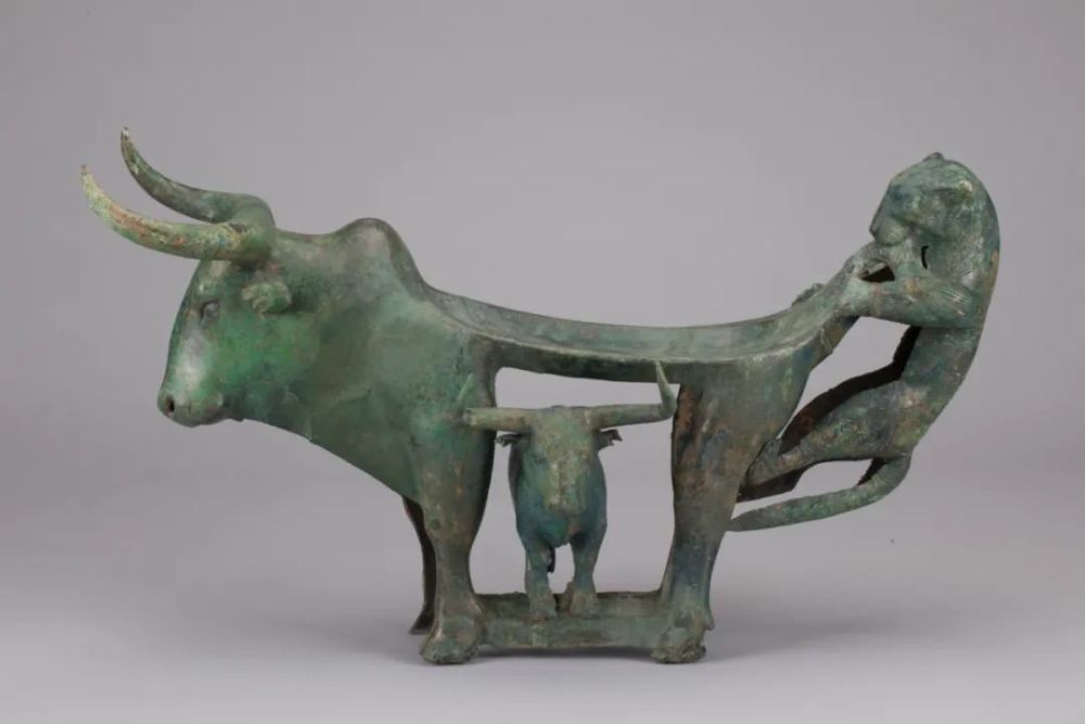 "牛气冲天"的古滇青铜器——漫话云南青铜器上的牛文化