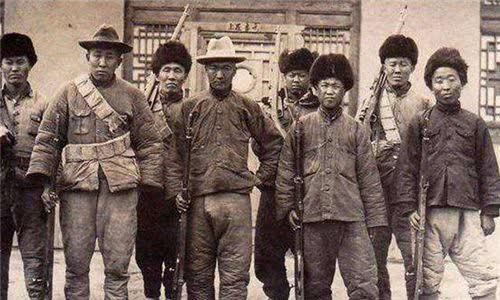 民国土匪旧照:女匪首驼龙确实漂亮,图6被捕前杀害了1.