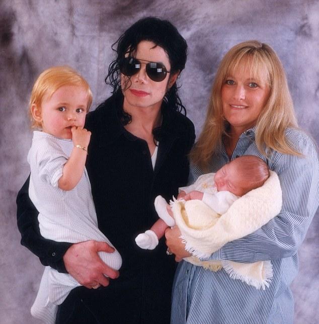 一代天王的小公主 帕里斯生于1998年, 是迈克尔杰克逊唯一的女儿 ,她