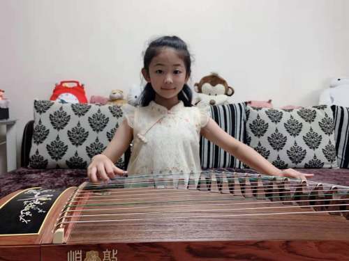 小里悦读专访贾雯涵小小年纪多才多艺