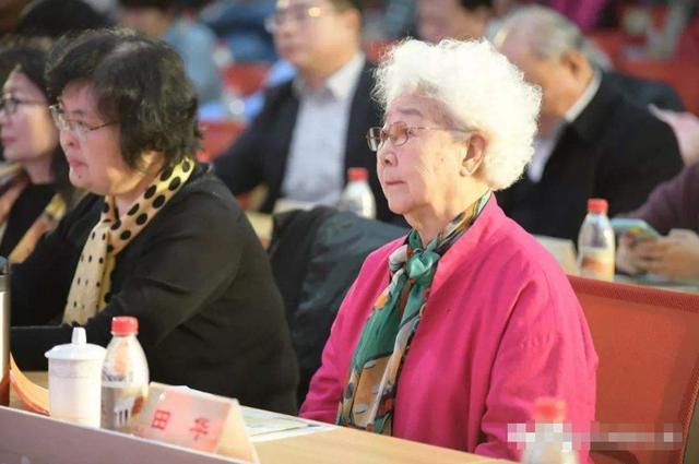 演员本身的实力与精湛的演技,今天向大家介绍的老戏骨田华就是其中的
