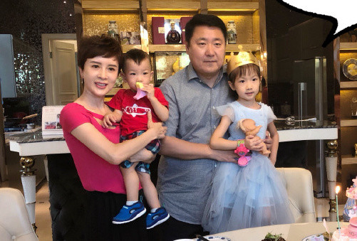 金巧巧暗示已离婚?接受专访全程未提老公于冬,称退休后再透露家庭私事