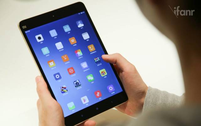 小米平板诞生之初,对标的是 ipad mini,定位是影音娱乐,是智能手机的