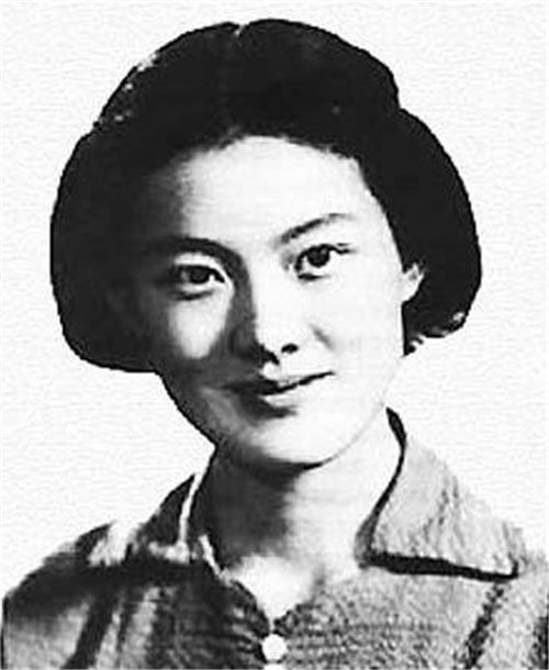 她是职业交际花,怀胎十月却被老公无情抛弃,生下一女儿家喻户晓