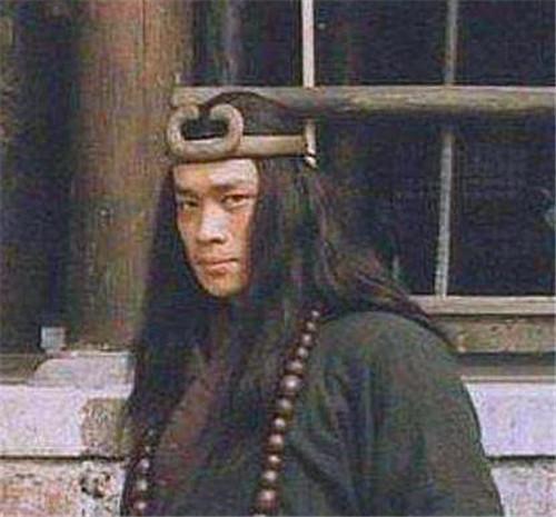 梁山好汉能打赢他的,估计只有四个人