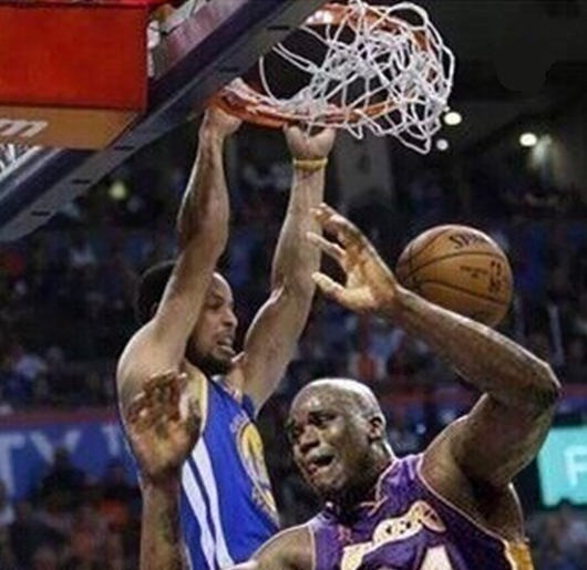 nba最以假乱真的5张假图!库里隔扣奥尼尔 韦德封盖乔丹