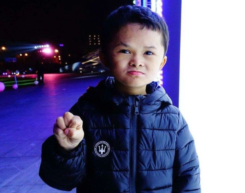 从风光小马云到穷困潦倒范小勤,是不良商家的错,还是父母贪婪?