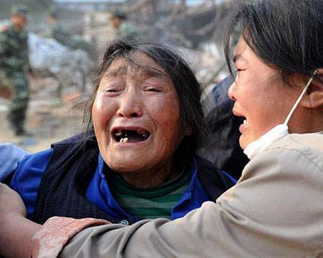 08年地震,被救的"敬礼娃娃"得到关注,13年过去了,过得