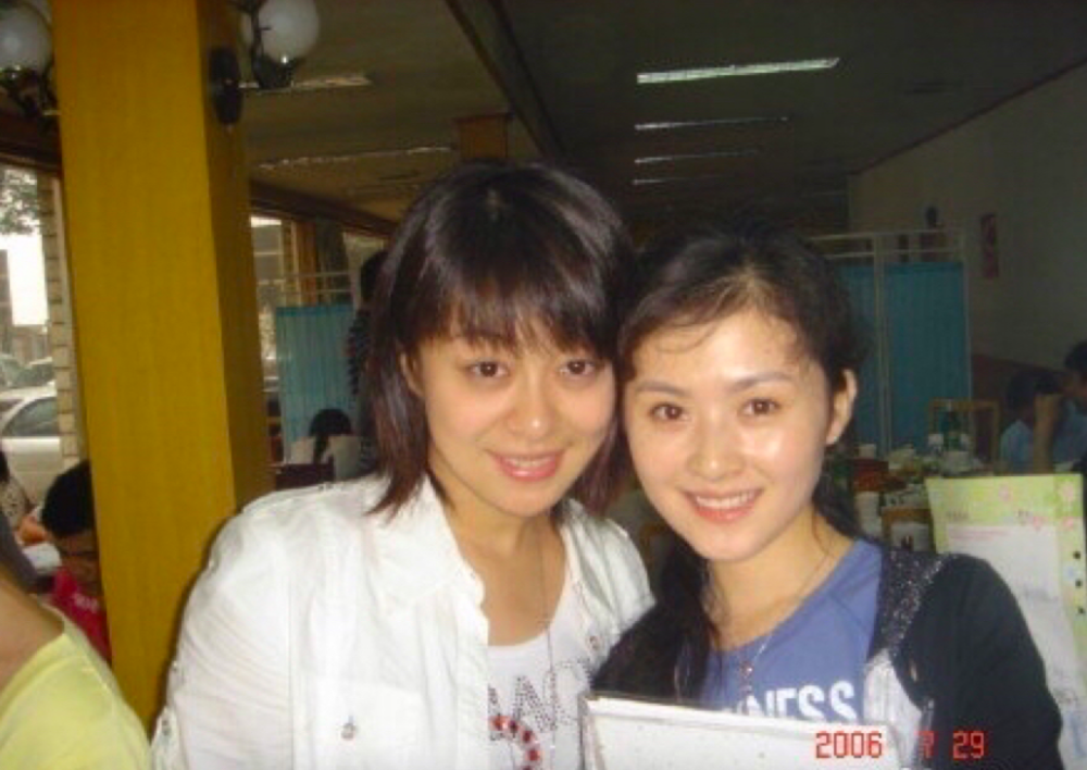 沈腾老婆年轻时好漂亮,被说是高配赵丽颖,比旁边人都白好几个度