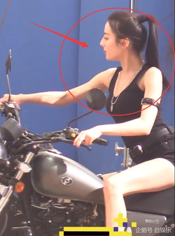 热巴拍摄广告花絮曝光,离开百万修图师,真实身材我酸了