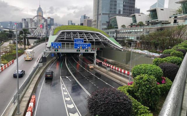 香港岛是四面环海,为何不建大桥联通外界,而是靠建海底隧道呢?