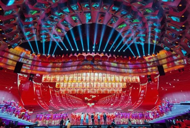 炬丰光电:200余台灯光设备助力2021央视春晚主会场