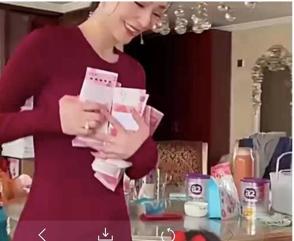 男子按着老婆头下跪,妻子不怒反喜,看到婆婆给的几捆钱理解了