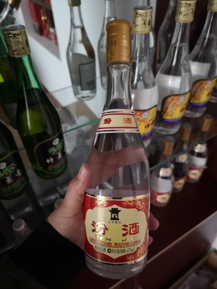 去超市买酒时:这5款低价白酒别错过,都是纯粮食酒,好喝性价高