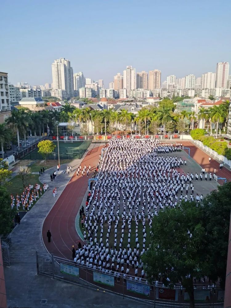 开启新的征程—世贸实验学校举行新学期开学典礼