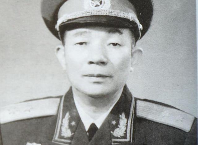 他被誉为主席的"带刀侍卫",从乞丐到将军,最终成开国中将
