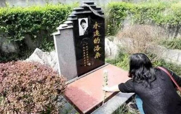 张国荣豪华墓地:面积100平,安装红外线,如今葬着素不相识的他