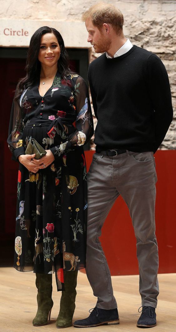 梅根官宣二胎后首露面,穿2.4万娃娃裙遮肚;被蒙蔽的女王将"先发制人"