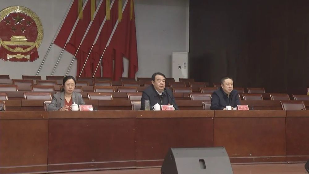市人大常委会副主任闫祥爵出席,副主任薛厚华主持会议.