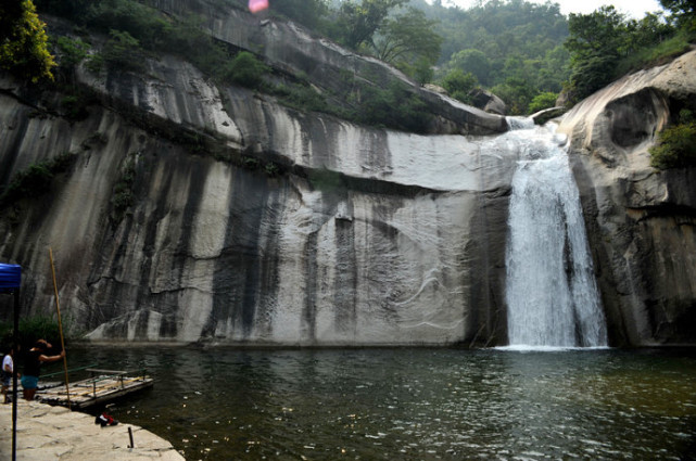 龙潭沟景区,是河南省首家服务标准化示范景区,南阳十佳旅游窗口单位