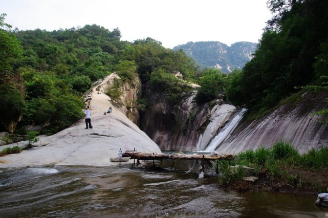 龙潭沟景区,是河南省首家服务标准化示范景区,南阳十佳旅游窗口单位