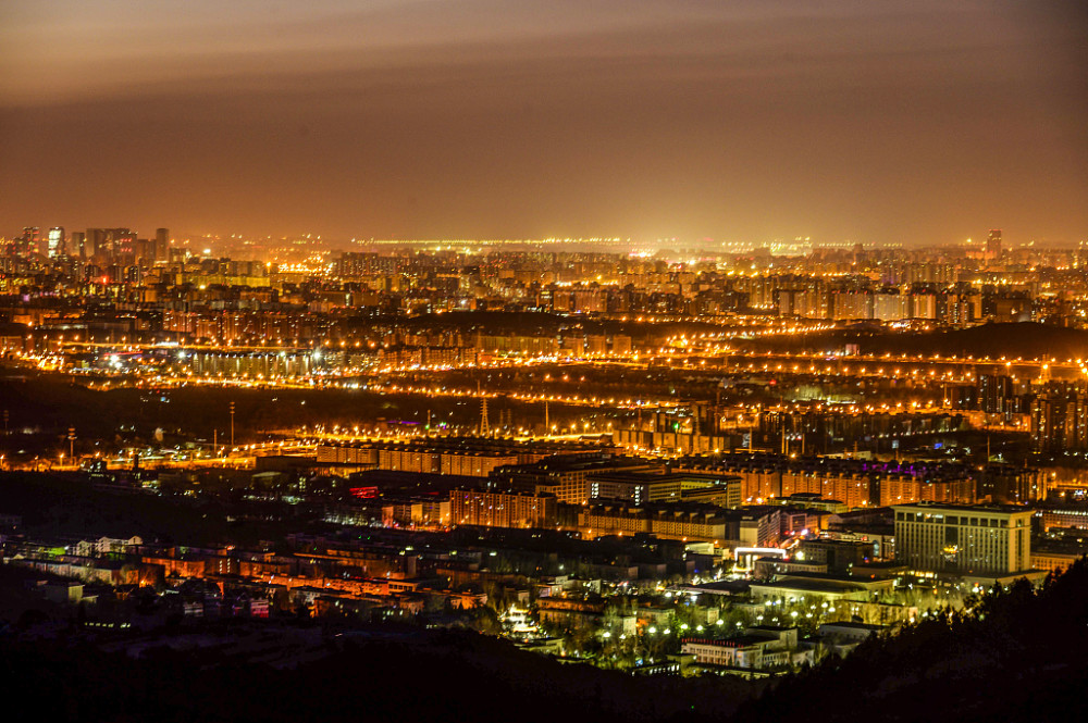 凌晨西山俯瞰北京万家灯火
