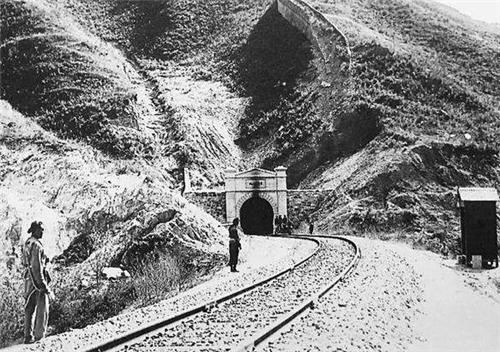 100多年前,詹天佑修建的第一条"人字形"京张铁路,如今
