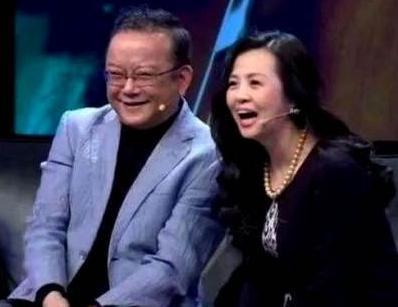 王刚:三婚娶娇妻60岁得子,因酒与他离婚的成方圆,如今