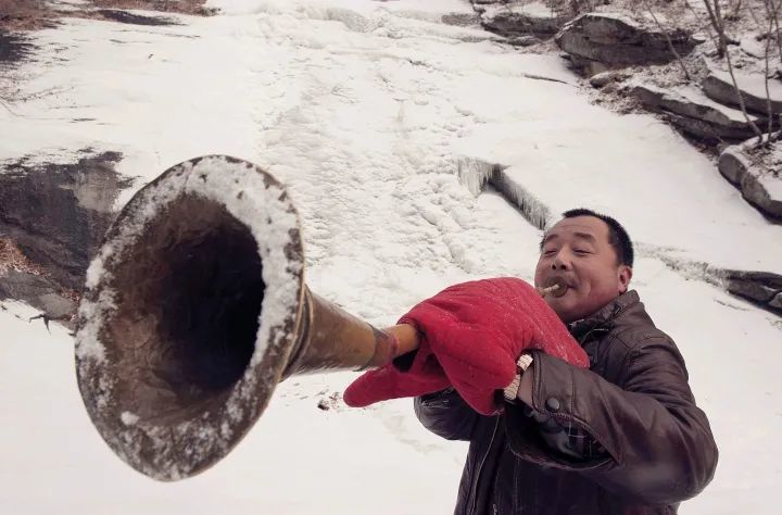 "唢呐,唢呐,曲儿小,腔儿大"唢呐也叫喇叭,高亢嘹亮,是深受群众