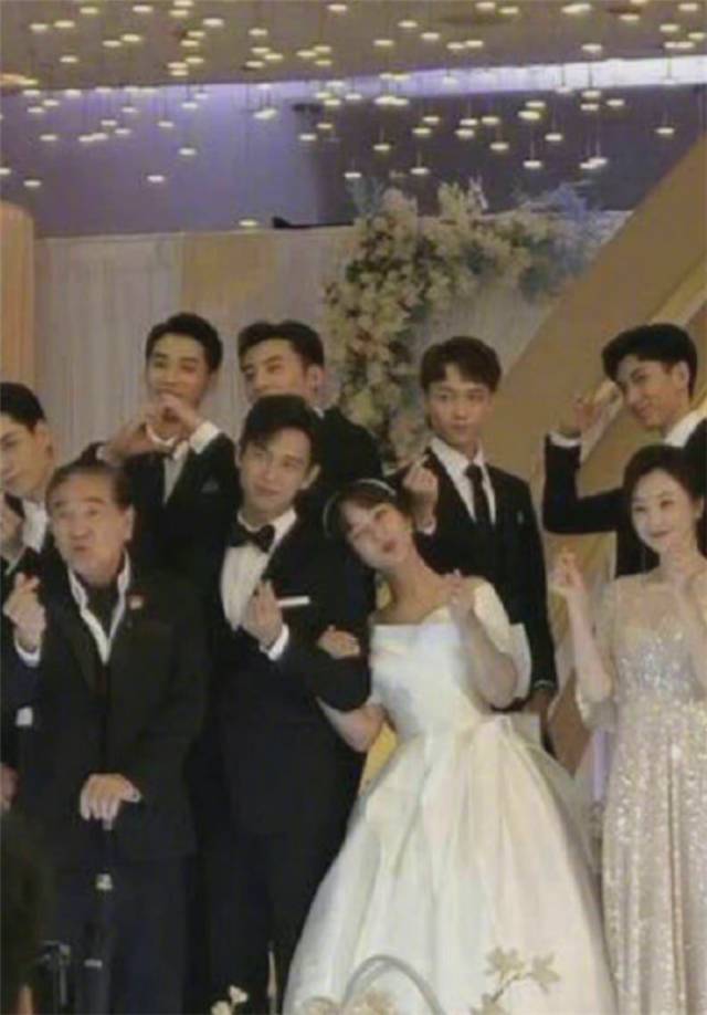 杨紫张一山被传秘密领证结婚,婚纱照曝光?真相其实是剧照