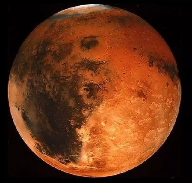 抢中国前头着陆火星!美国欢呼一片,首张照片传来,俄:十分可疑