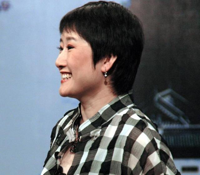 成方圆离婚后为何至今单身?听听前夫王刚的评价,这谁敢娶回家?