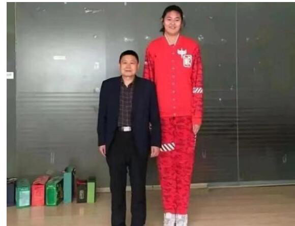 王治郅都夸,女篮之星身高超过姚明,专家称可助女篮2024奥运夺冠