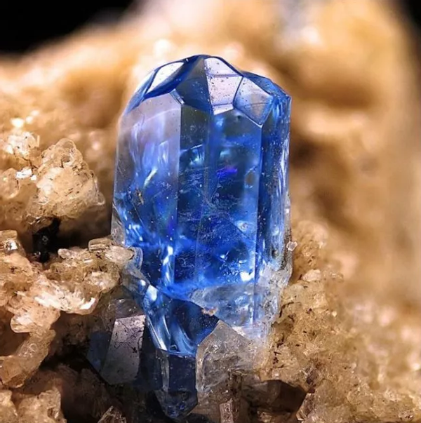 宝石界的蓝色妖姬品种稀少又珍贵你知道是谁吗