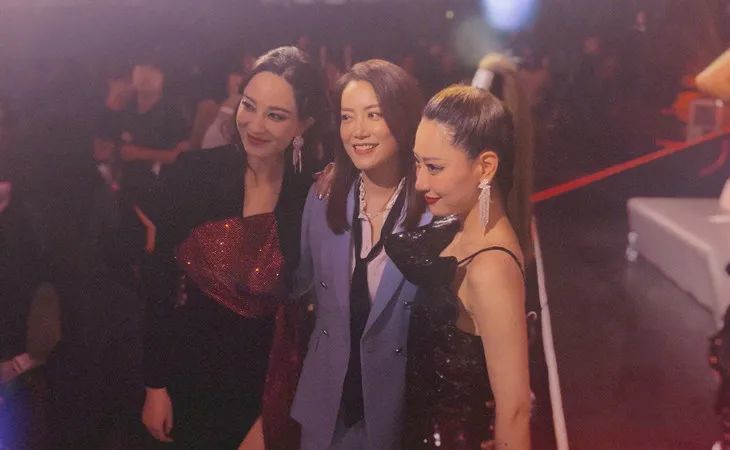 李斯丹妮,霍汶希 用强势来形容霍汶希并不准确,围观群众更嗑的是她