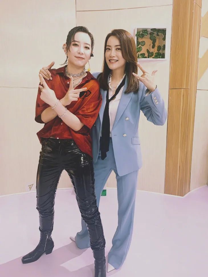 李斯丹妮,霍汶希 用强势来形容霍汶希并不准确,围观群众更嗑的是她